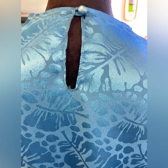 Darcy Women’s Silky Blue Blouse With Leaf Design - Picture 5 of 9